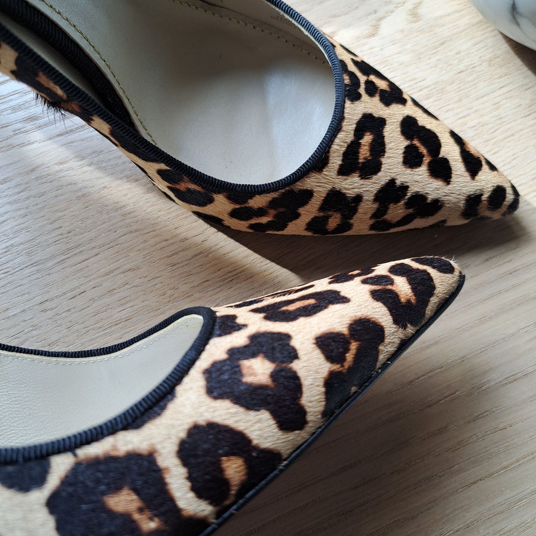 Sapatos Zara Pêlo animal print Novos 38