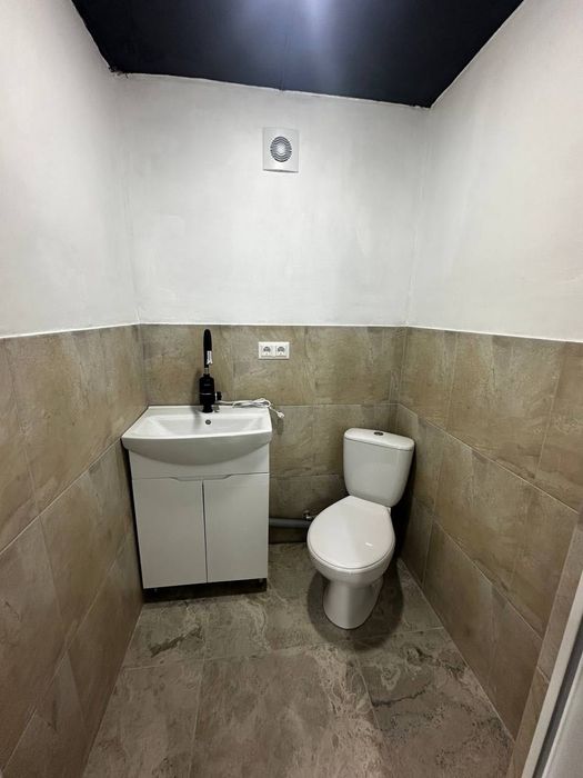 Оренда фасадного офісу 42 м2 в ЖК закритого типу