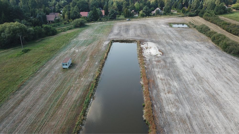 Dzialki w odlełości 400m od jeziora Krasne z dostepem do stawu.