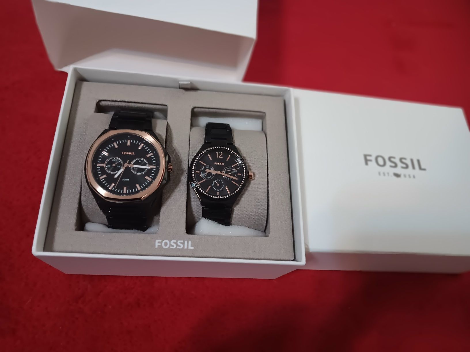 Posiadam na sprzedaż Nowe zegarki damski i meski Fossil  BQ2645SET