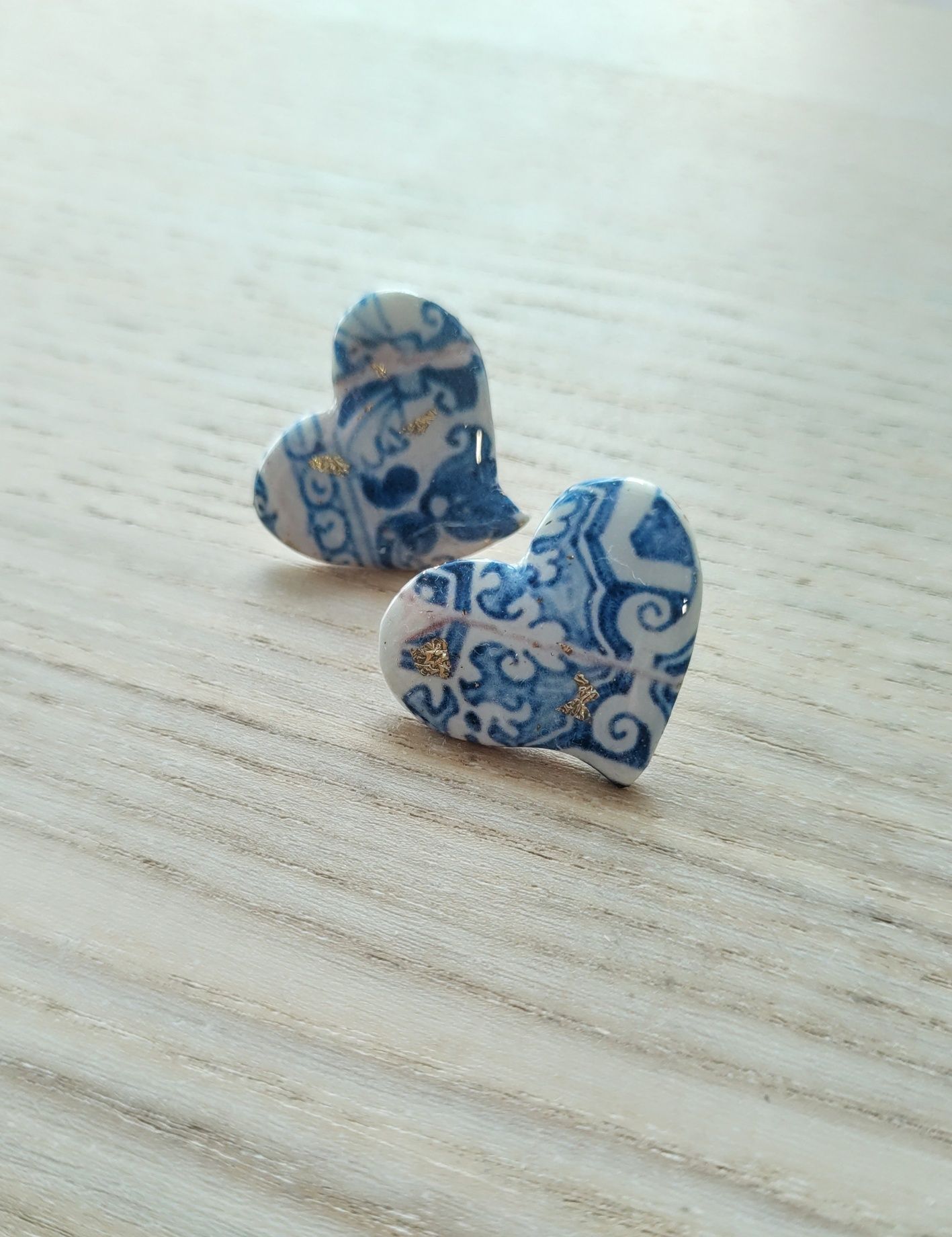 Brinco coração azulejo fimo