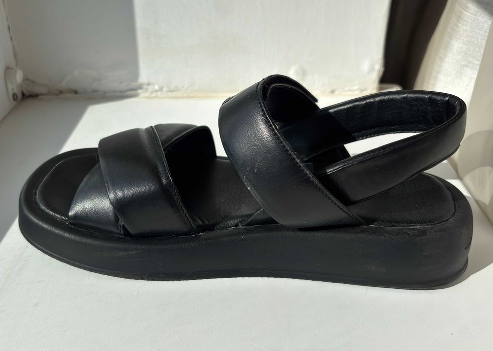 Босоніжки жіночі