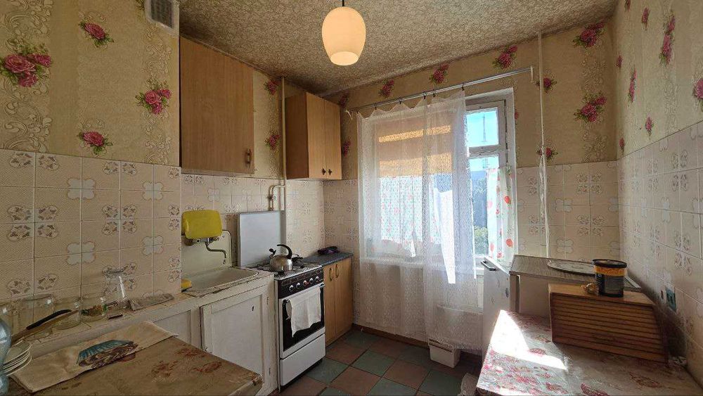 Продам 2-х кімнатну квартиру в центрі міста