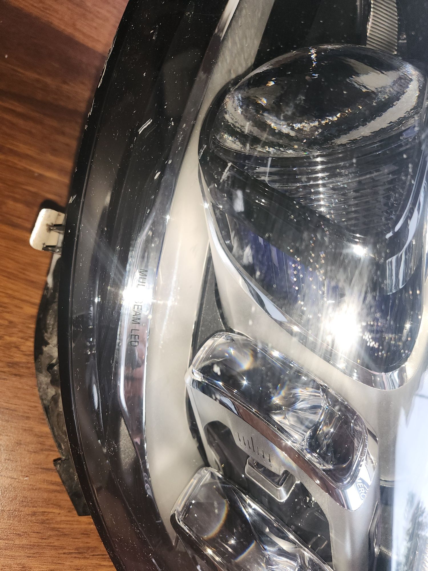 Lampa Lewa Mercedes C205 Multibim kompletna Uszkodzona świecącą
