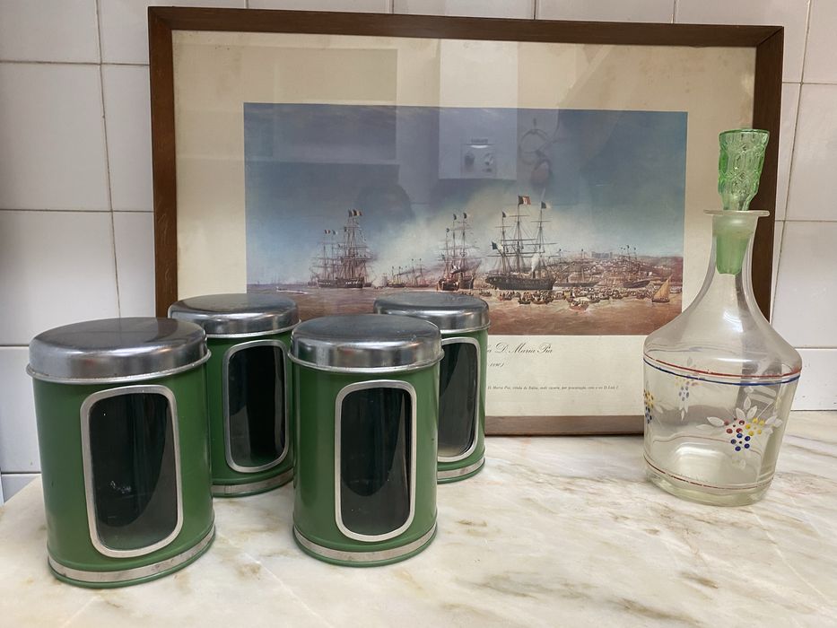Conjunto de latas verdes