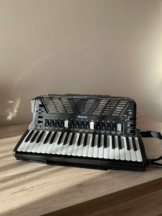 Roland Fr 7 akordeon cyfrowy
