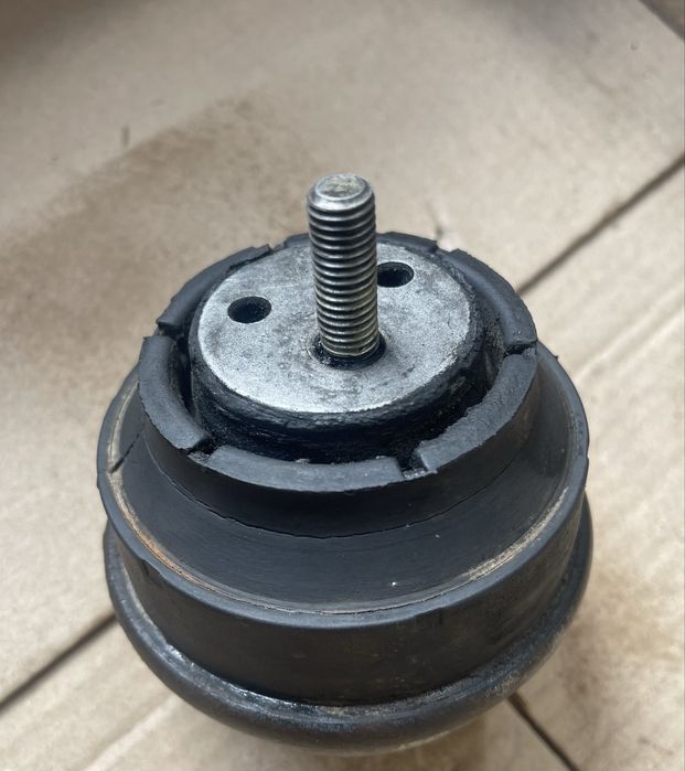 Подушка опора двигуна бив bmw e39 бензин