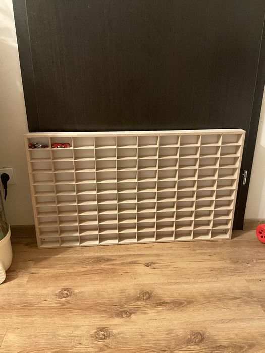 Polka na autka/resoraki 100