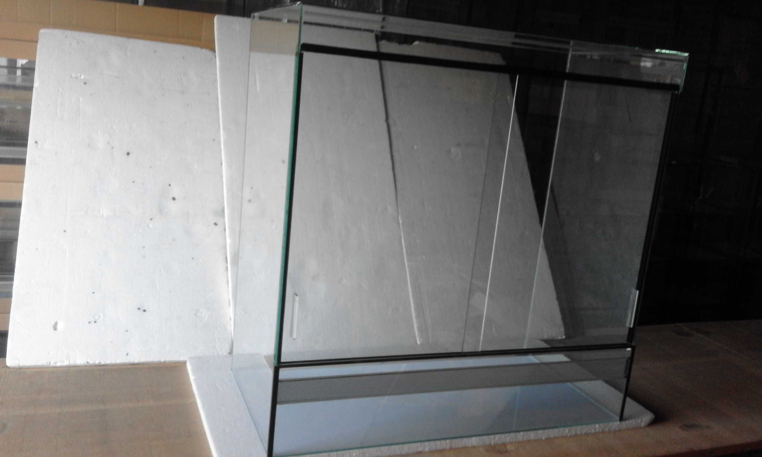 Terrarium 80x40x80H. Producent.