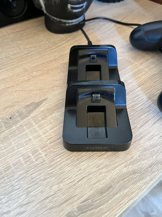 Vendo ps4 500gb como nova completa com 5 jogos