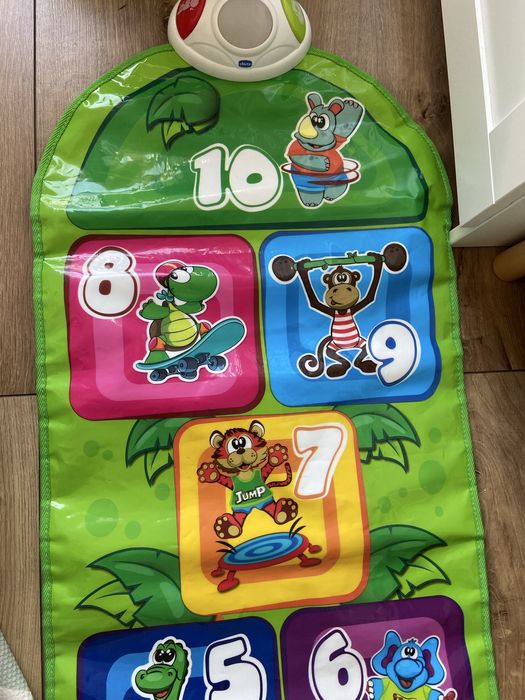 Mata elektroniczna grajaca w klasy Chicco