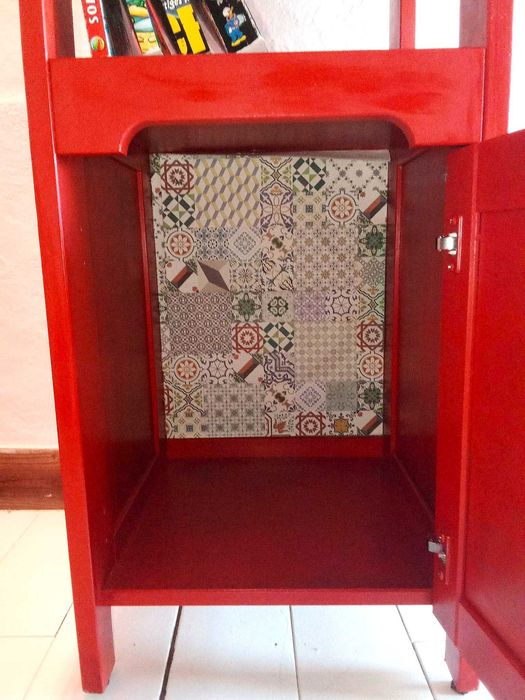 Estante pintada para quarto de criança