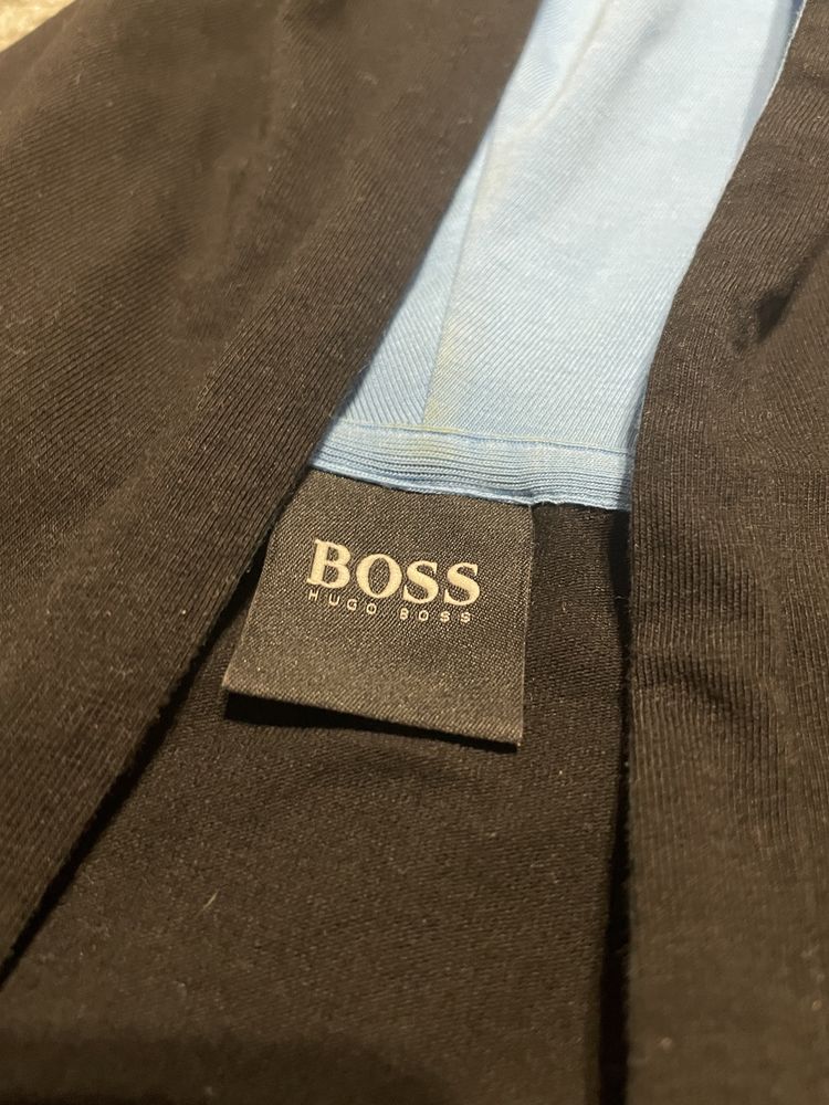 кофта hugo boss S стан ідеал