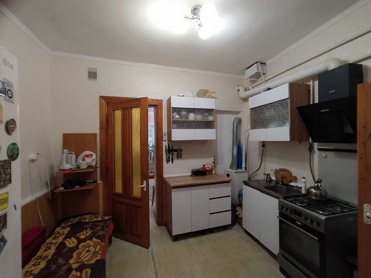 Продам 2х комнатную квартиру с палисадником Приморский район