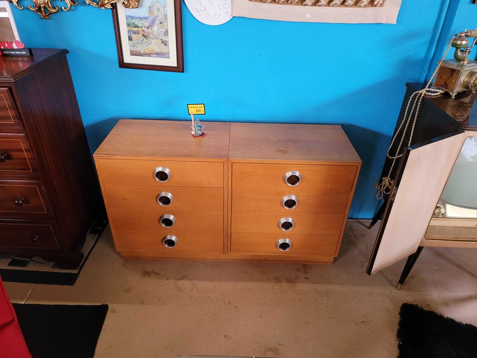 Cómoda vintage de 8 gavetas - Bom estado geral