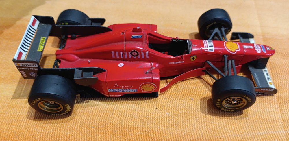 Protótipo Carro Corrida Ferrari F310 Escala 1/20 Pneus Goodyear Maísto