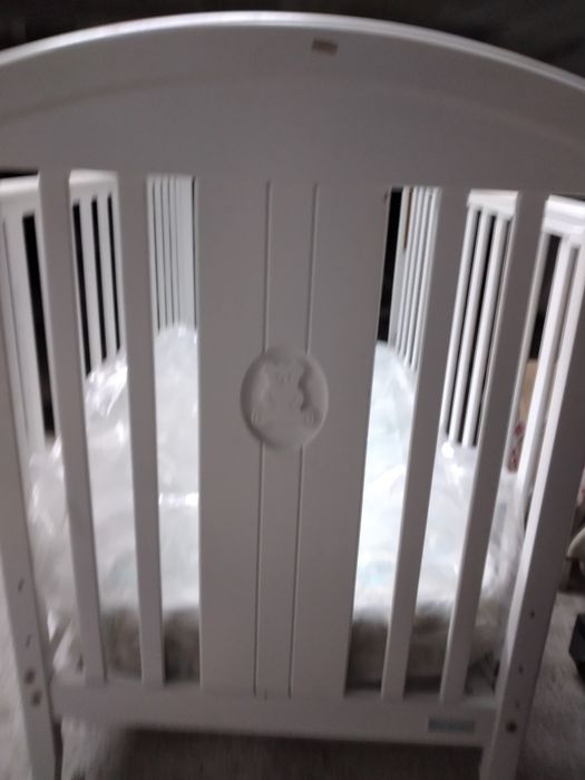 Cama grades branca com colchão