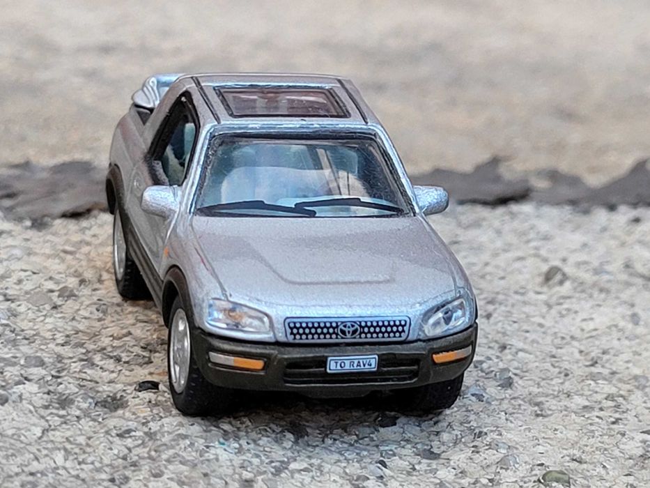 Kolekcja Toyota RAV4 modeli 1:72 makieta unikat hongwell
