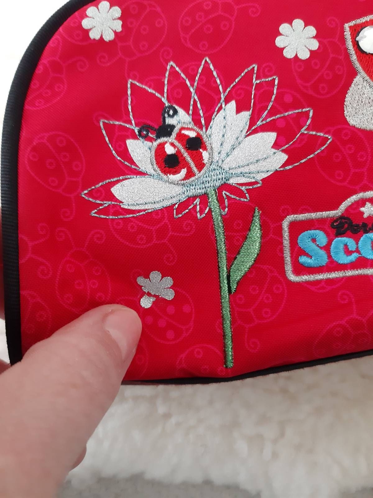 Torebka kosmetyczka piórnik czerwono-biała Scout