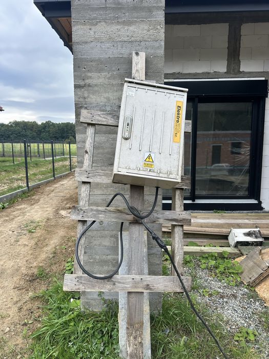 Sprzedam skrzynke elektryczna z kablem ziemnym do podłaczenia