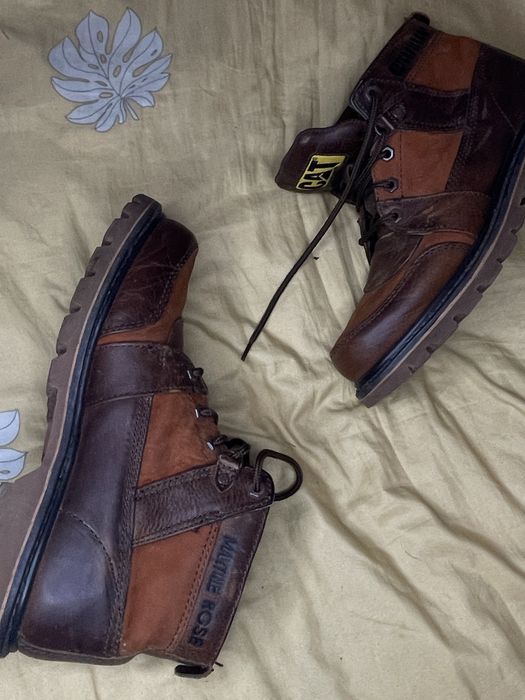 САТ (Caterpillar) - натуральна шкірв