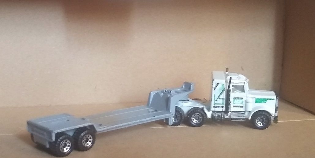 Matchbox Peterbilt White Ace Truck Trailer 1981