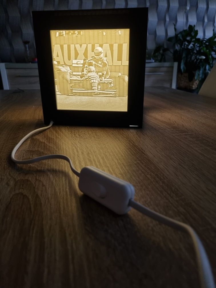 Podświetlany Box z Litofanami – Personalizowany Prezent z Efektem WOW!