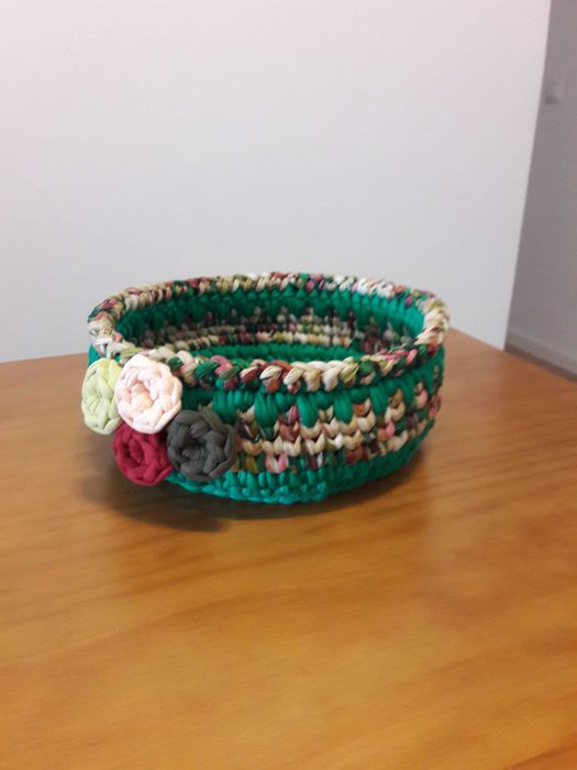 cestos em croché feitos à mão