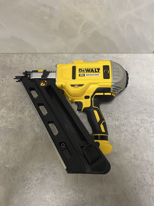 DeWALT DCN692 20Vmax каркасний нейлер 30кут 50-90мм Мексика
