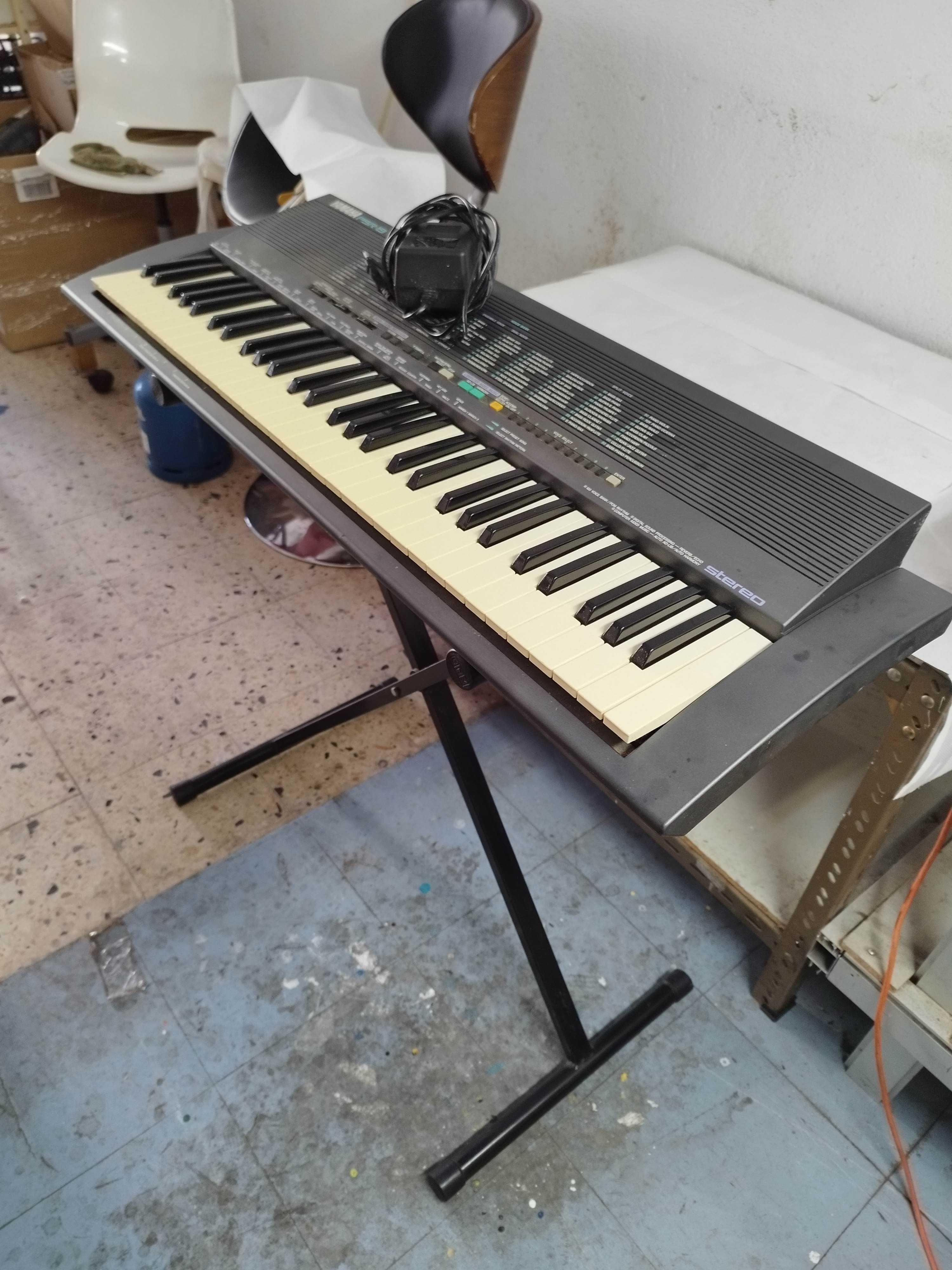 Orgão Yamaha c/ pedestal