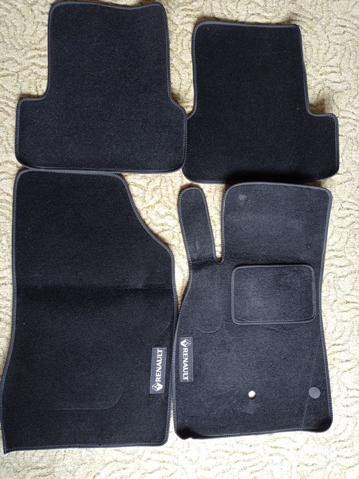 Продам килимки для автомобіля.