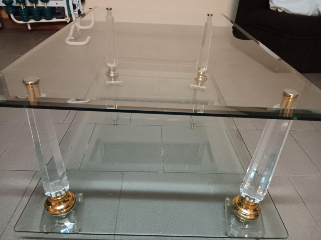 Mesa em vidro cristalino