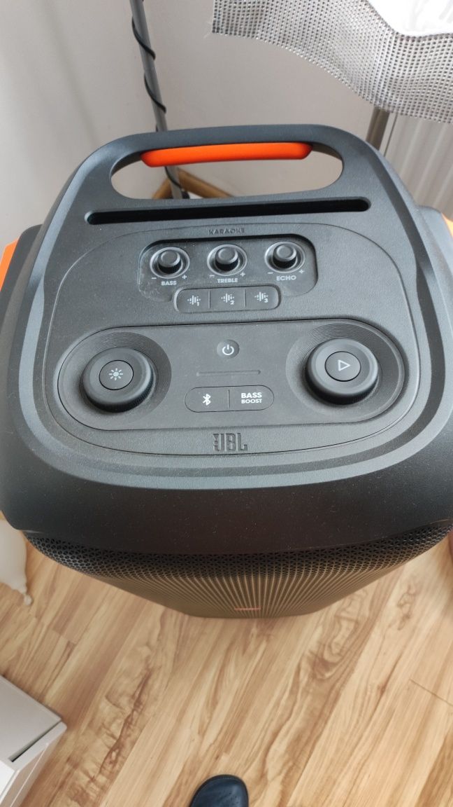 JBL partybox 710