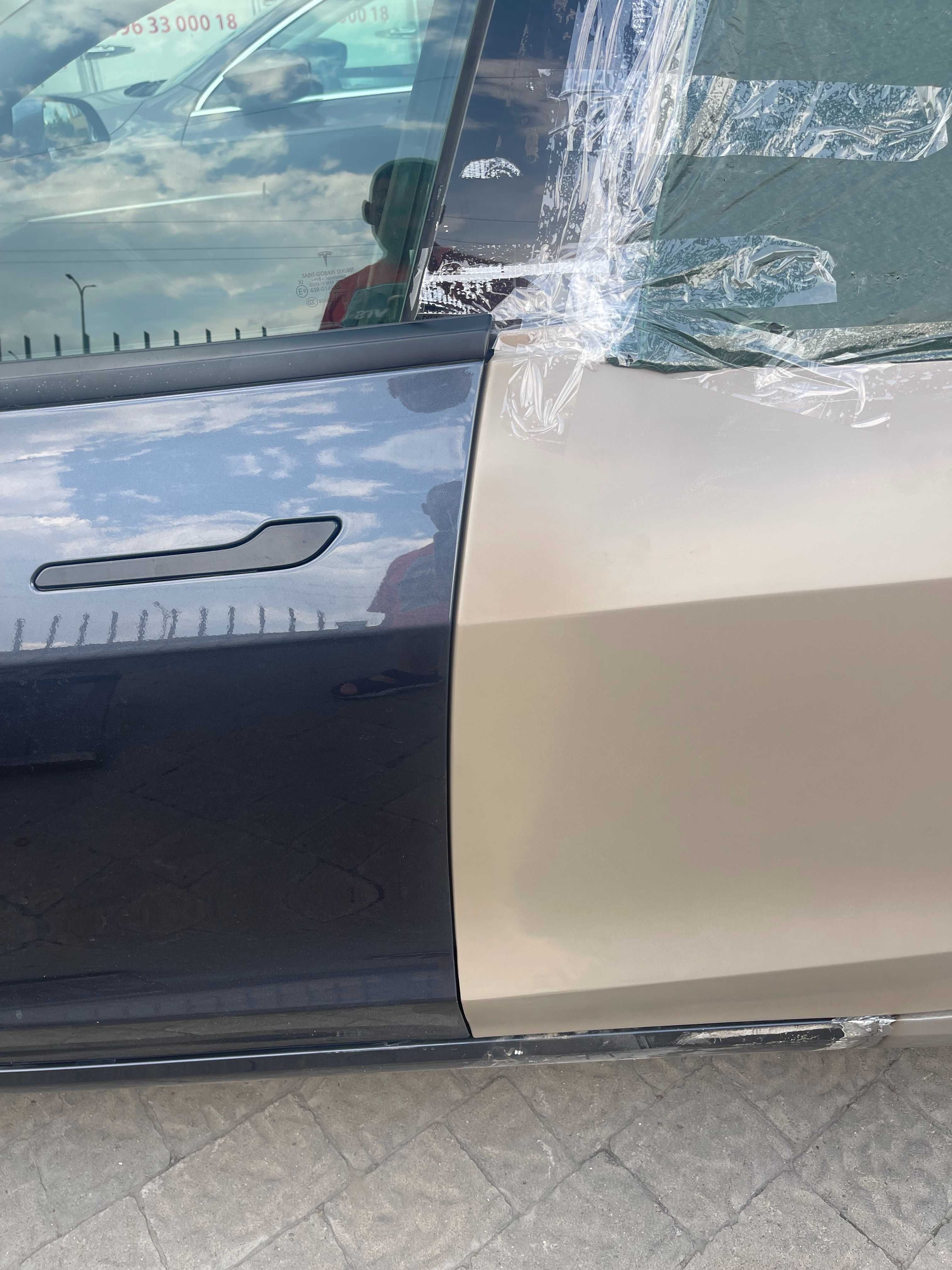 заднє крило до Tesla Model 3 з 17 року в наявності 	1073735-S0-M