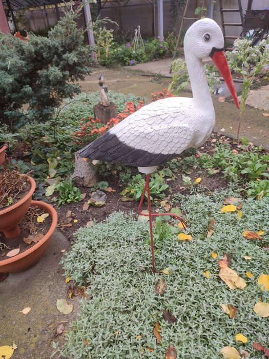 Фигуры садовые лебеди,лебедь