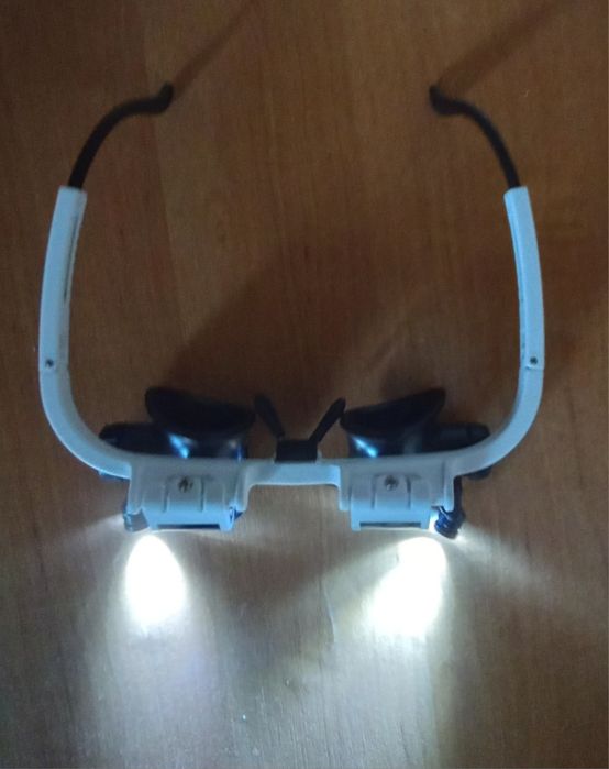 Окуляри-лупа з LED- підсвіткою.