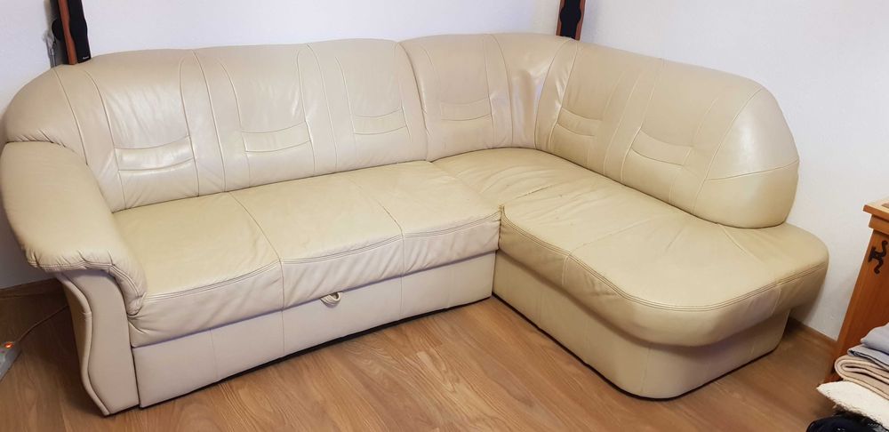 Narożnik ze skóry 240 cm  x 165 z funkcją spania.