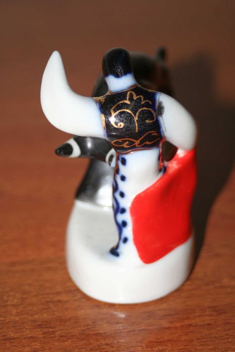 Статуэтка "Тореадор с быком".