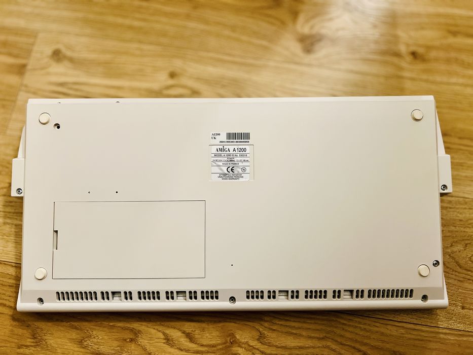 Magic Amiga 1200 ESCOM w pudełku (zasilacz mysz instrukcje)