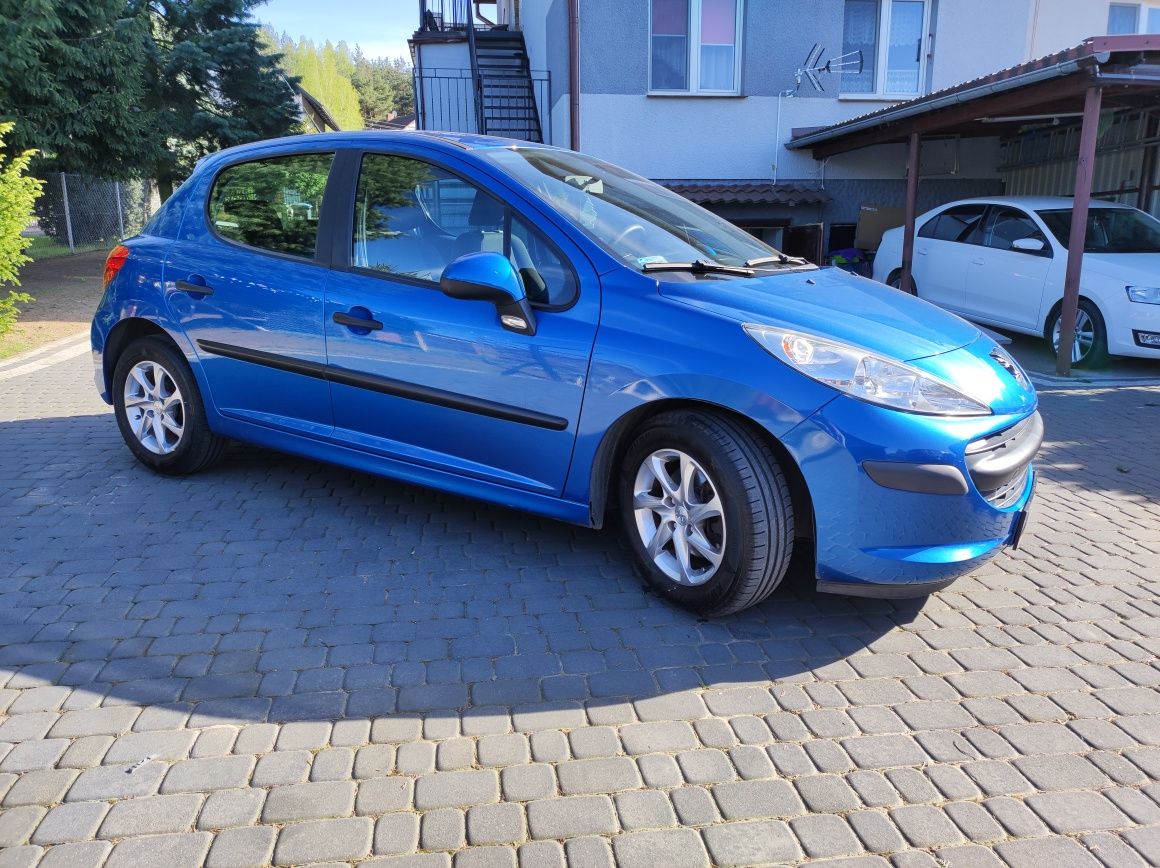 Peugeot 207 1.4 benzyna  niski przebieg.