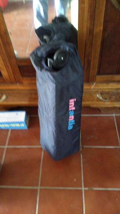 CHICCO camas de bebe uma de madeira outras de ferro.