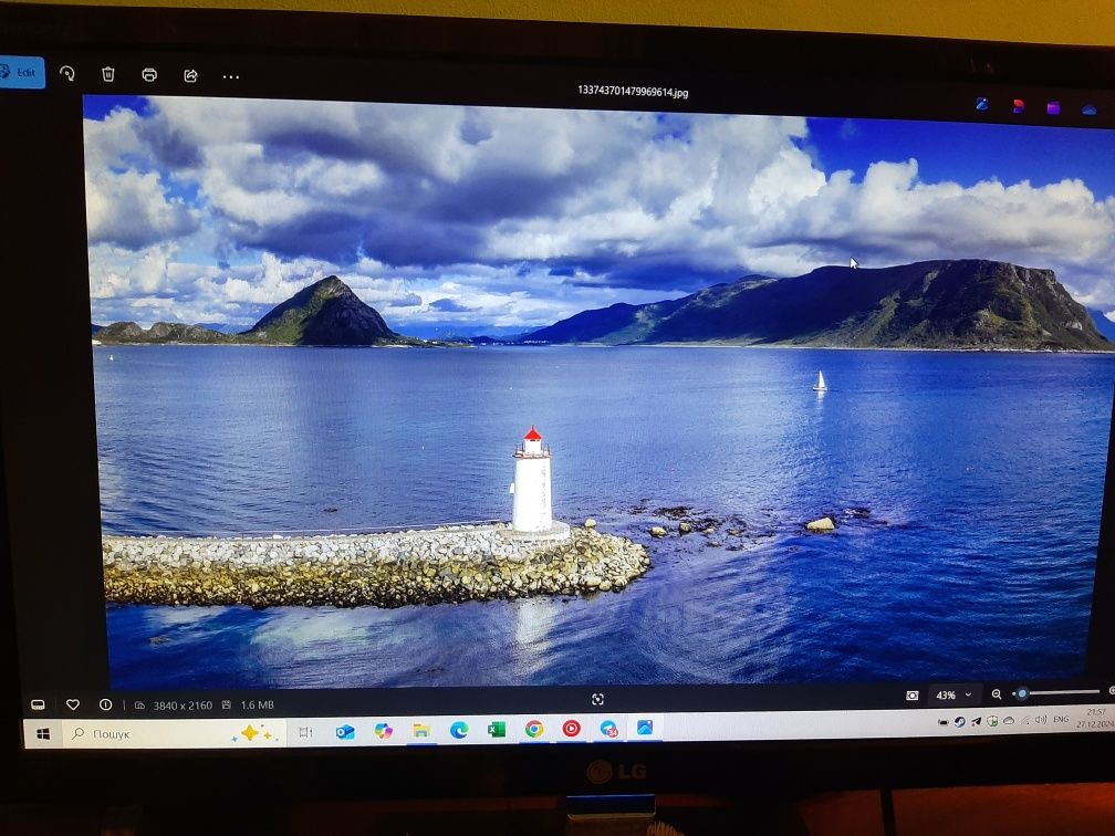 Монітор LG Flatron E2360V-PN 23"