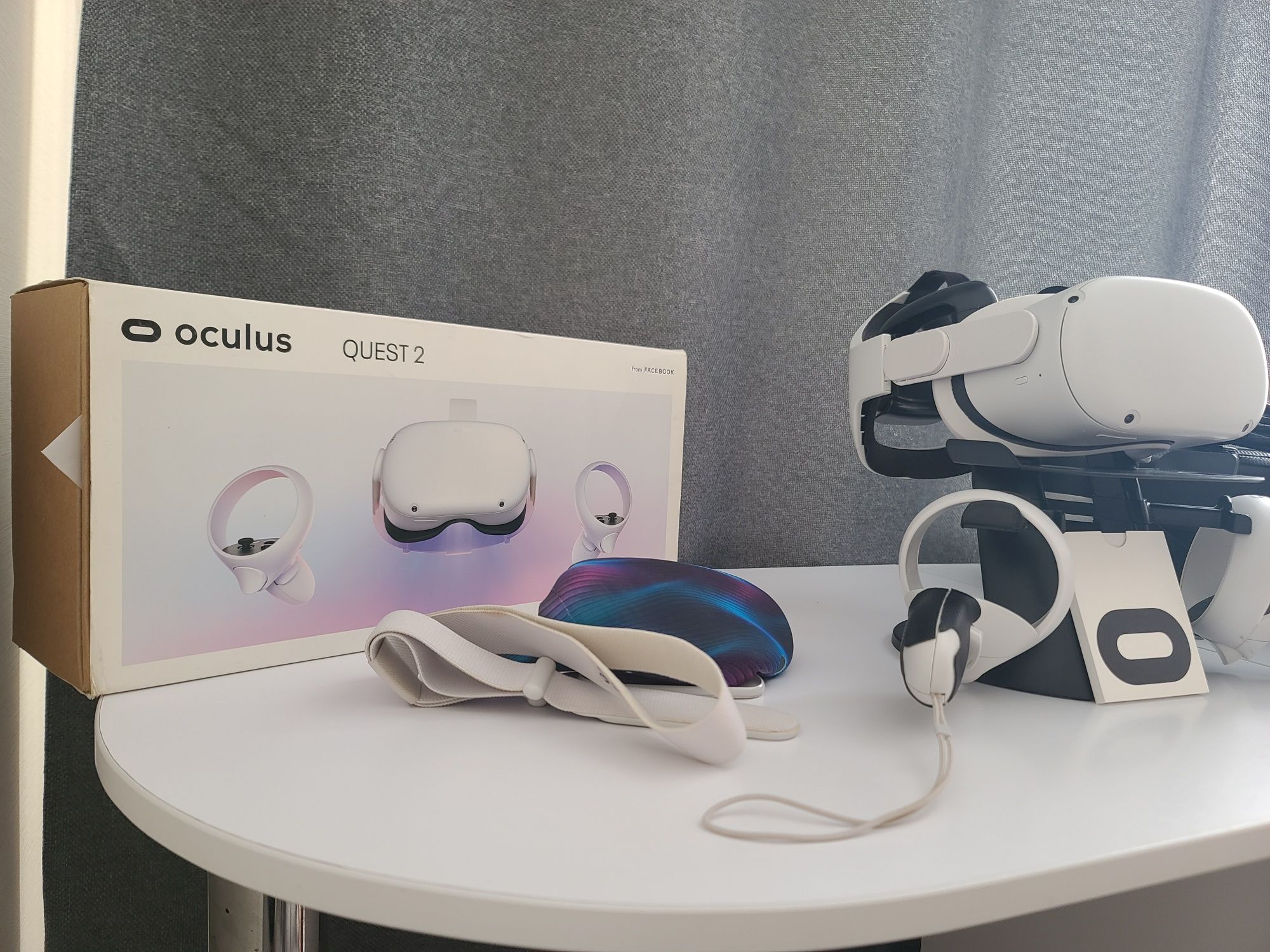 Oculus Quest + кейс та підставка
