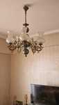 Candeeiro-lustre de teto antigo, em latão/bronze e vidro fosco