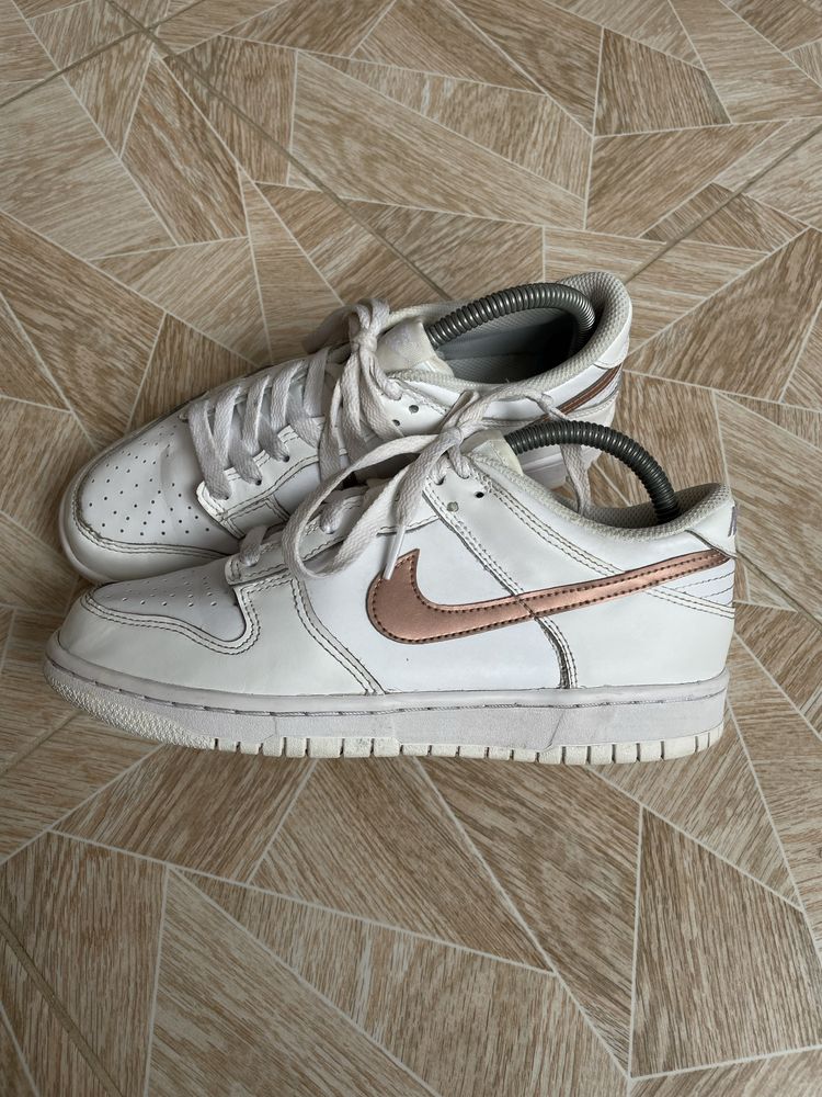 Женские Кроссовки Nike Dunk Sb Low GS White