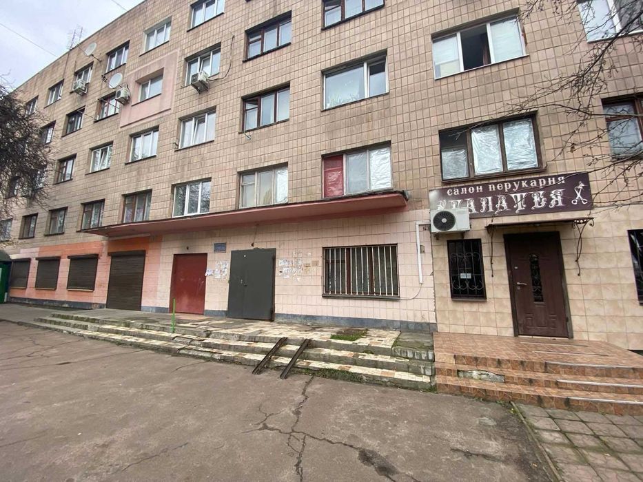 Пропонується в довготривалу оренду комерційне приміщення.