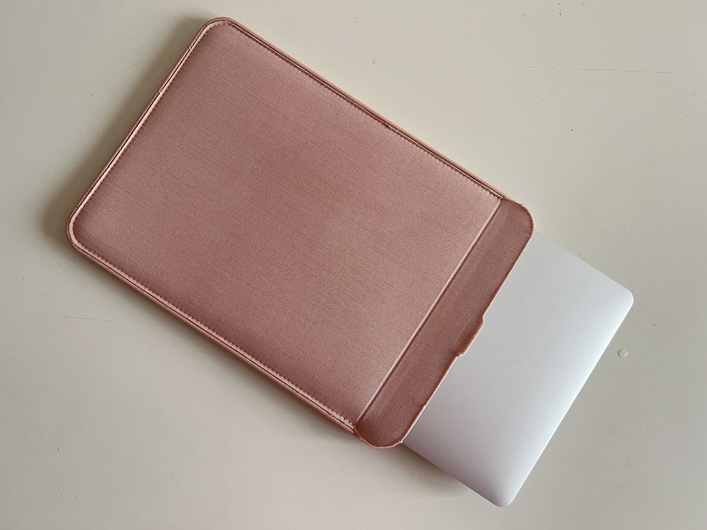 Bardzo zadbany MacBook Air 13 2020 M1 8 256 + magnetyczne etui Incase