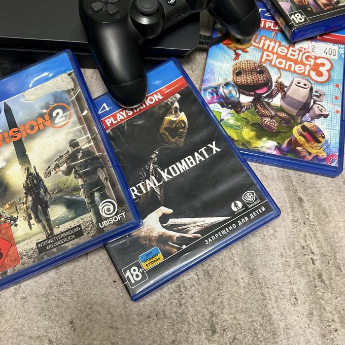 Sony PlayStation 4 S на 1 тб+2 джойстика+7 игр