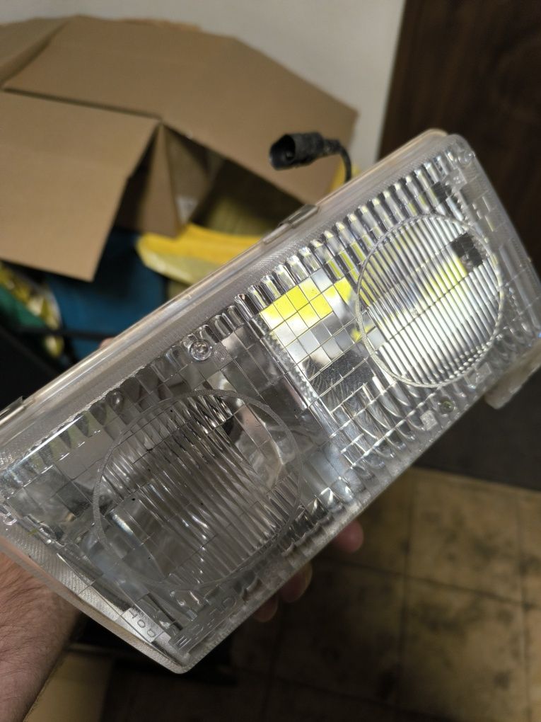 Lampy Corvette C5 USA z żarówką LED drogowe.
