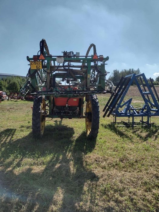 Opryskiwacz 2500l Hydraulicznie rozkładany